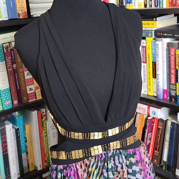 Cut Out Flirty Dress - Picture 2 of 7